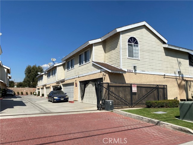 Detail Gallery Image 1 of 19 For 3323 Baldwin Park Bld #J,  Baldwin Park,  CA 91706 - 3 Beds | 2 Baths