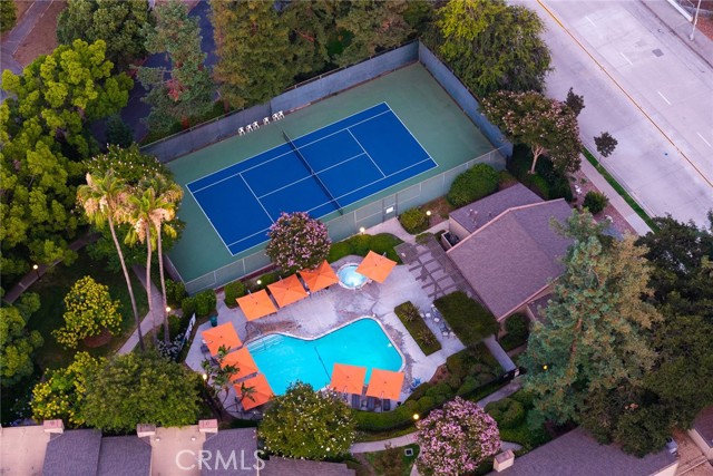 242 N Orange Grove Boulevard, Pasadena CA: https://media.crmls.org/medias/166a8e0d-d6f6-465b-81ef-7f37da84c8eb.jpg