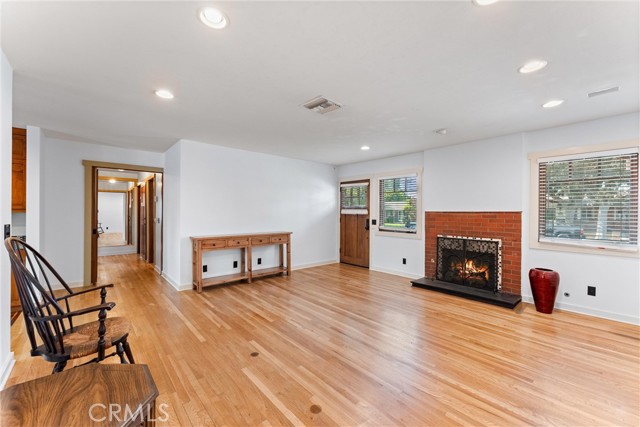 1944 W Lullaby Lane, Anaheim CA: https://media.crmls.org/medias/166a9891-69dd-4ed4-bb73-8b94ee7ca989.jpg