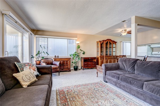 Detail Gallery Image 4 of 23 For 1623 Carver St, Redondo Beach,  CA 90278 - 3 Beds | 1/1 Baths