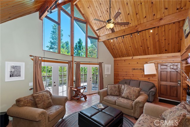 Detail Gallery Image 7 of 43 For 590 Pioneer Rd, Lake Arrowhead,  CA 92352 - 4 Beds | 3 Baths