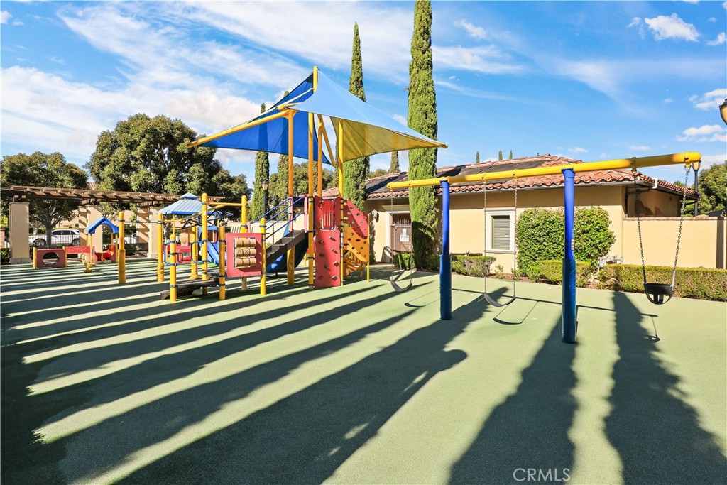 https://media.crmls.org/medias/166ba8dd-823d-4d76-b9f8-fbf8a356c339.jpg?preset=X-Large
