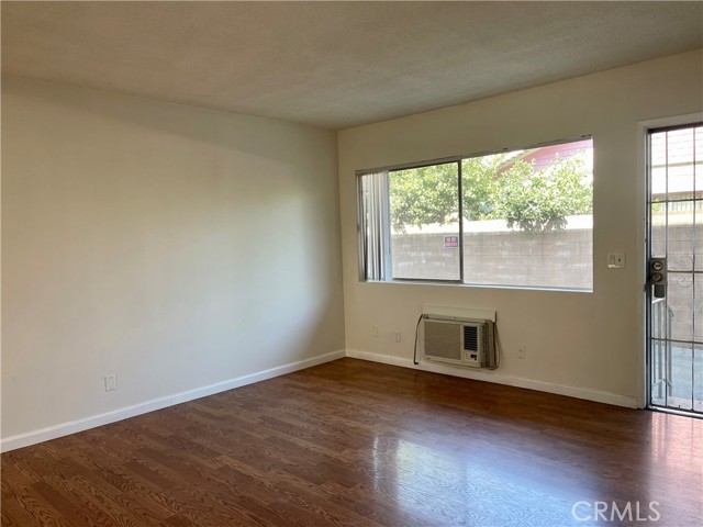 Detail Gallery Image 3 of 11 For 121 E Beacon St #B,  Alhambra,  CA 91801 - 2 Beds | 1 Baths