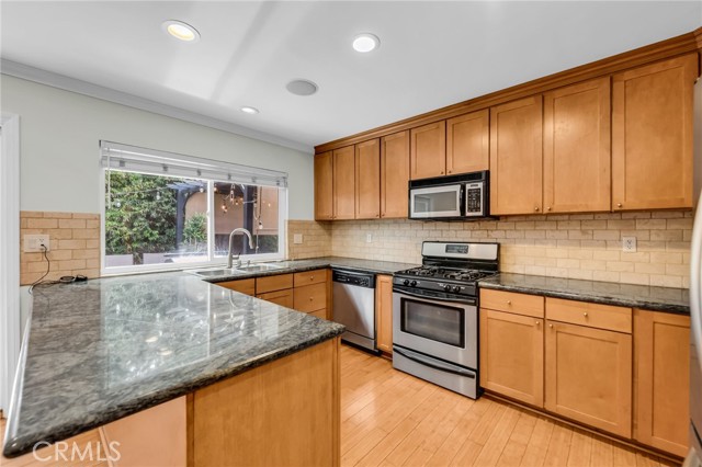 Detail Gallery Image 11 of 36 For 13004 Lull St, North Hollywood,  CA 91605 - 4 Beds | 2 Baths