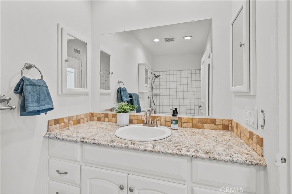 166E8242 C723 4B01 853E 9175De592F0E 21204 Altena Drive, Saugus, Ca 91350 &Lt;Span Style='BackgroundColor:transparent;Padding:0Px;'&Gt; &Lt;Small&Gt; &Lt;I&Gt; &Lt;/I&Gt; &Lt;/Small&Gt;&Lt;/Span&Gt;