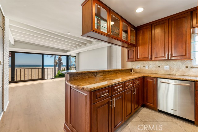 1510 W Oceanfront, Newport Beach CA: https://media.crmls.org/medias/166f196e-3338-41ee-a6f8-5158507f1005.jpg