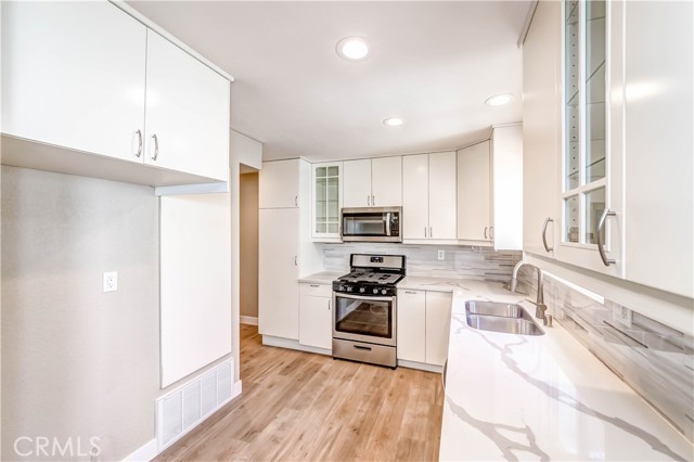 Detail Gallery Image 13 of 28 For 8132 Keith Grn, Buena Park,  CA 90621 - 3 Beds | 2/1 Baths