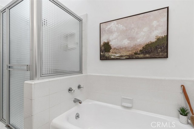 2340 Camden Avenue, Los Angeles CA: https://media.crmls.org/medias/16706fa7-f78b-4503-b0fa-28dbbefa25f1.jpg