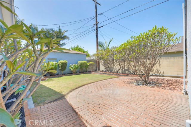 Image 41 of 66 For 6103 Pimenta Avenue