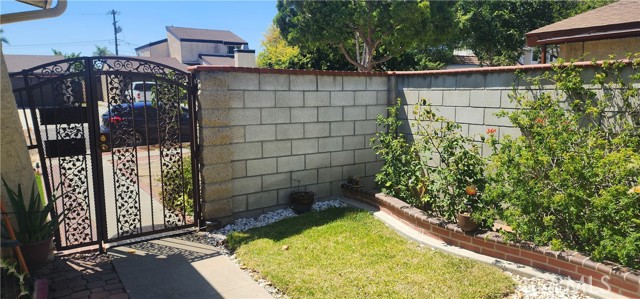 3350 Myrtle Avenue, Signal Hill CA: https://media.crmls.org/medias/16707c1b-7a8a-41fd-b6aa-b0fbd87fd426.jpg