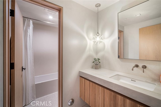 702 Diamond, Laguna Beach CA: https://media.crmls.org/medias/16709b99-7e9e-4456-92fb-e40ee7dcaa21.jpg