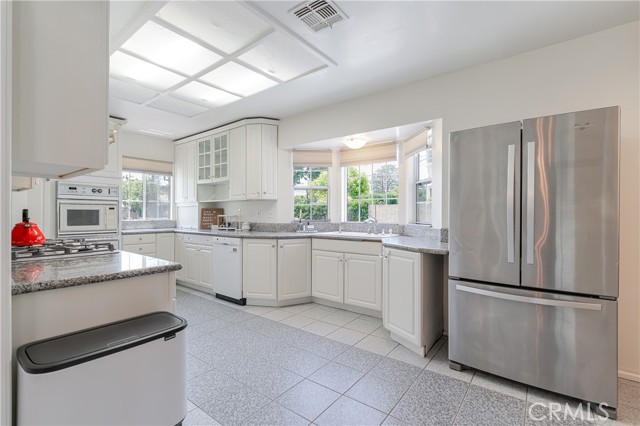 367 W Camino Real Avenue, Arcadia CA: https://media.crmls.org/medias/1670a8c4-62ce-4c4f-aabe-b1ddf0ebf56e.jpg