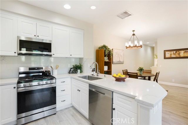 Detail Gallery Image 13 of 51 For 1211 S Country Glen Way, Anaheim,  CA 92808 - 2 Beds | 2 Baths
