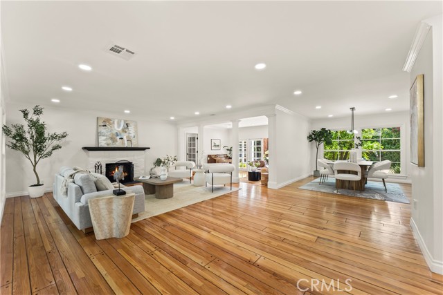 Detail Gallery Image 6 of 43 For 4428 Saugus Ave, Sherman Oaks,  CA 91403 - 4 Beds | 4 Baths