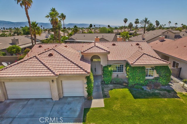 79030 Ladera Drive, La Quinta CA: https://media.crmls.org/medias/167266fd-485b-4a61-9e07-acaea4a635e6.jpg