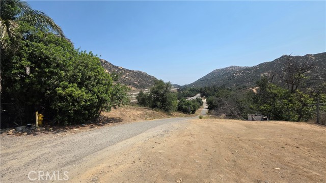 3027 Rainbow Valley Boulevard, Fallbrook CA: https://media.crmls.org/medias/1672e15b-802c-4bb4-bfcc-ecab766f3b44.jpg