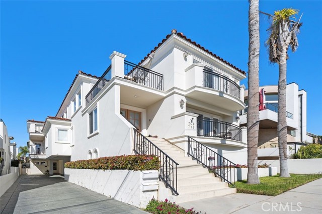 711 1st Place, Hermosa Beach, California 90254, 4 Bedrooms Bedrooms, ,2 BathroomsBathrooms,Residential,For Sale,1st Place,SB25032883