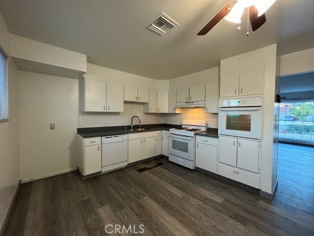 Detail Gallery Image 5 of 17 For 19954 Parthenia St, Northridge,  CA 91324 - 4 Beds | 2 Baths