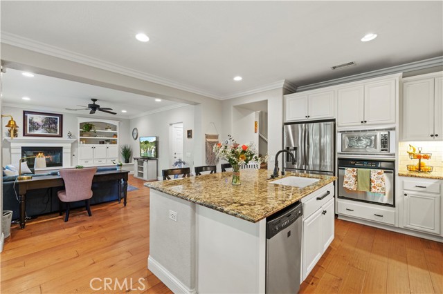 Detail Gallery Image 8 of 34 For 24303 Las Palmas St, Valencia,  CA 91355 - 4 Beds | 3 Baths