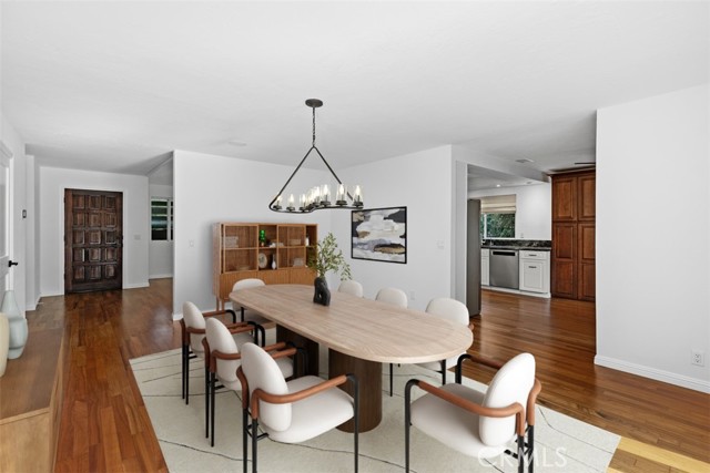 Detail Gallery Image 8 of 63 For 1321 Pepper Tree Ln, Vista,  CA 92084 - 4 Beds | 3 Baths