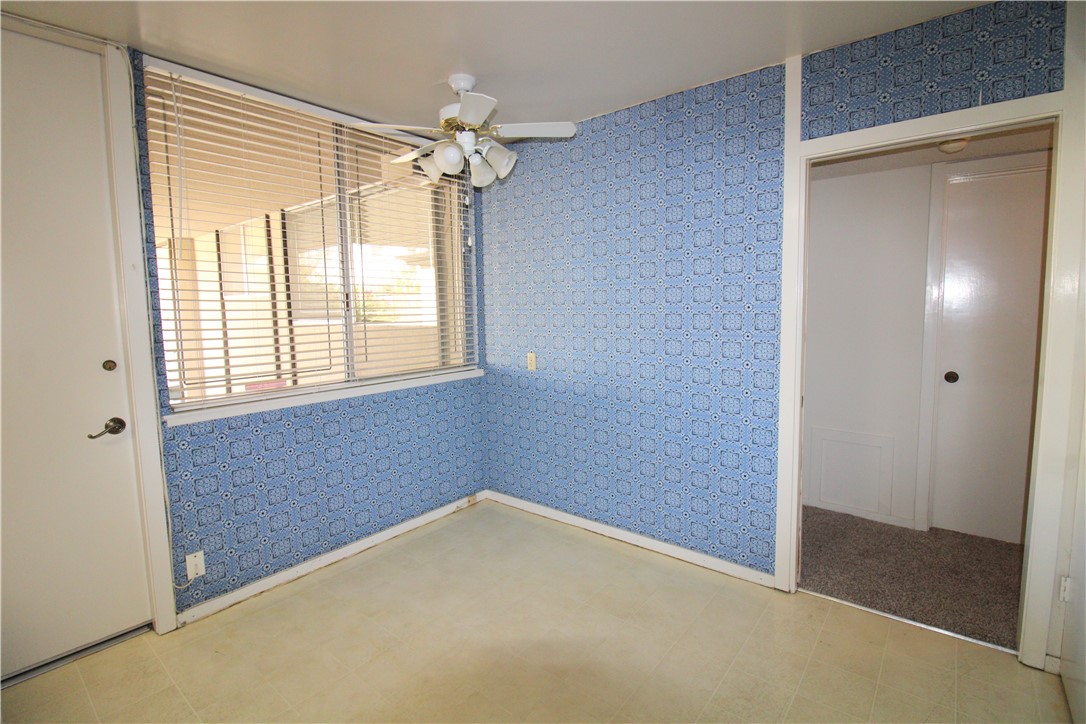 Detail Gallery Image 5 of 16 For 525 W Scott Ave, Fresno,  CA 93704 - 2 Beds | 2 Baths