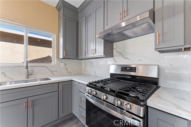 Detail Gallery Image 9 of 22 For 6942 Valmont, Tujunga,  CA 91042 - 3 Beds | 2 Baths