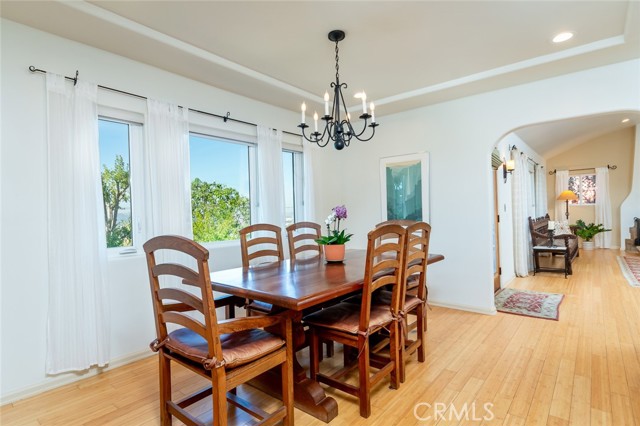 Detail Gallery Image 11 of 58 For 1404 Corona Dr, Glendale,  CA 91205 - 4 Beds | 2/1 Baths