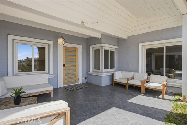 Detail Gallery Image 8 of 44 For 8647 Corbin Ave, Winnetka,  CA 91306 - 5 Beds | 3/1 Baths