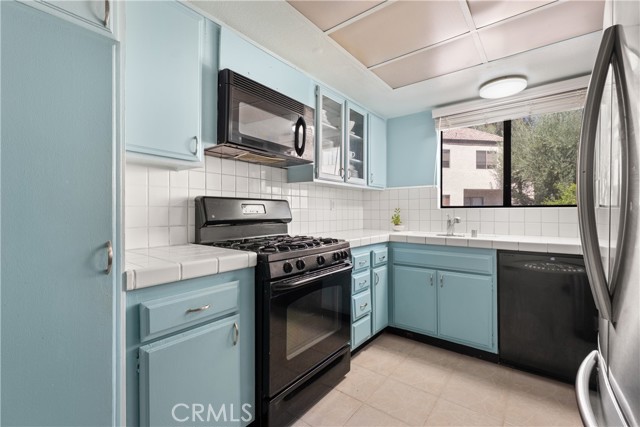 21730 Marylee Street, Woodland Hills CA: https://media.crmls.org/medias/167782a1-baee-4604-a0f9-f206dc154ee9.jpg