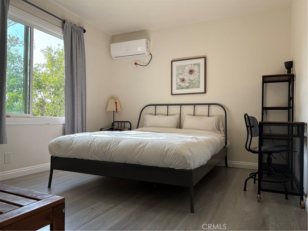 MLS #OC25163199 img 3