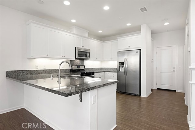 Detail Gallery Image 10 of 32 For 1403 El Paseo, Lake Forest,  CA 92610 - 3 Beds | 2/1 Baths