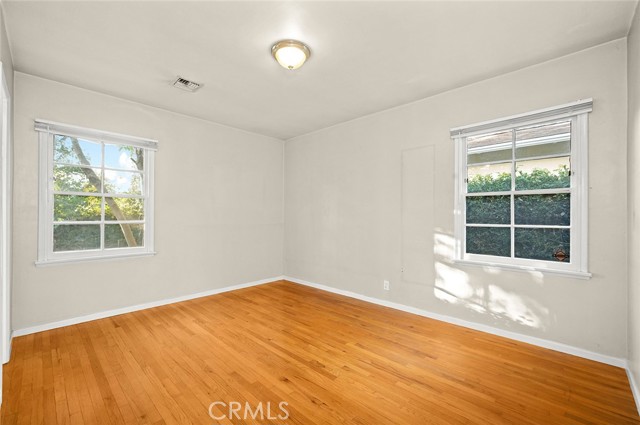 5715 Norwich, Van Nuys CA: https://media.crmls.org/medias/167a2527-e4de-4a63-826f-961604d675b8.jpg
