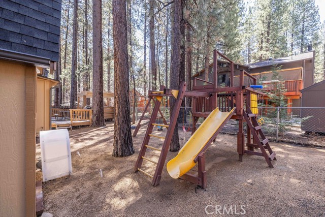Detail Gallery Image 18 of 51 For 41941 Evergreen Dr, Big Bear Lake,  CA 92315 - 4 Beds | 4 Baths