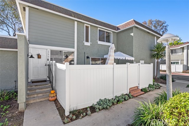 Detail Gallery Image 2 of 25 For 22985 via Cereza 2b,  Mission Viejo,  CA 92691 - 2 Beds | 1/1 Baths