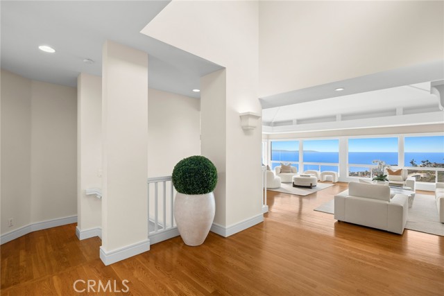 755 Pelican Drive, Laguna Beach CA: https://media.crmls.org/medias/167b11b4-4e93-4d7f-b6f8-7aa1c4873752.jpg