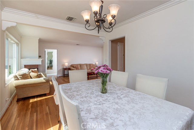 Detail Gallery Image 7 of 28 For 1030 E San Jose, Burbank,  CA 91501 - 3 Beds | 2 Baths