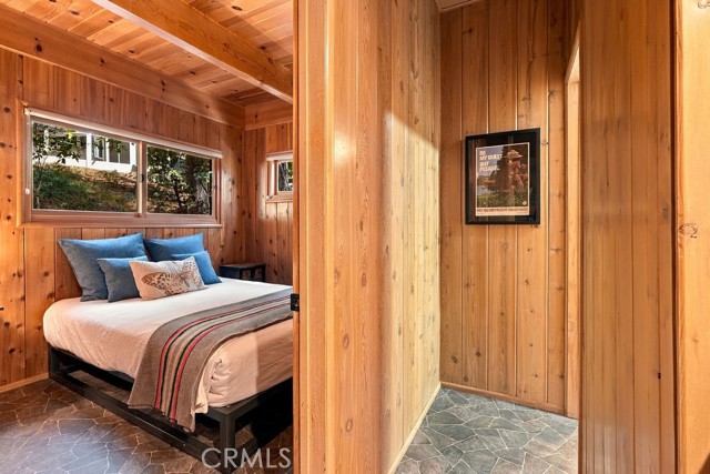 813 Poe Court, Lake Arrowhead, CA 92352
