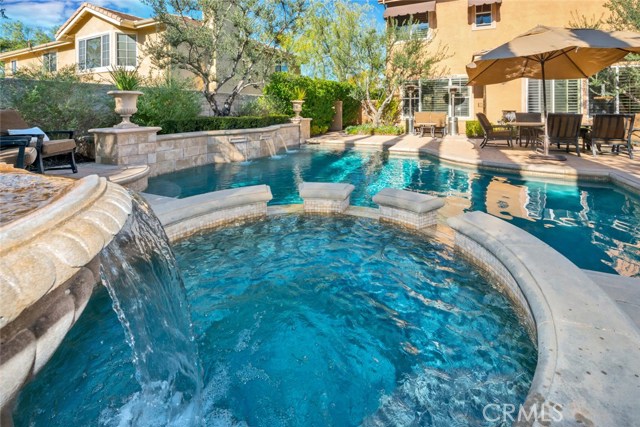 Waterfalls, fountains and stepping stones surrounded by water. Every detail carefully selected.