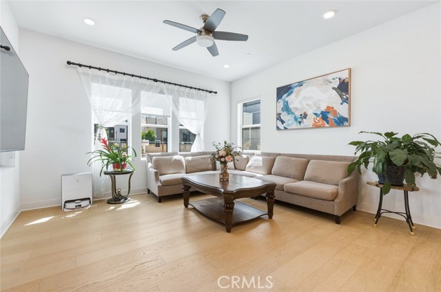 Detail Gallery Image 10 of 39 For 118 Yugen, Irvine,  CA 92618 - 4 Beds | 3/1 Baths