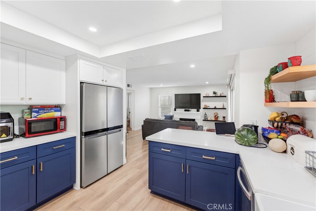 https://media.crmls.org/medias/16802e0a-a1e2-4328-9bfe-010f43f36d4d.jpg?preset=X-Large