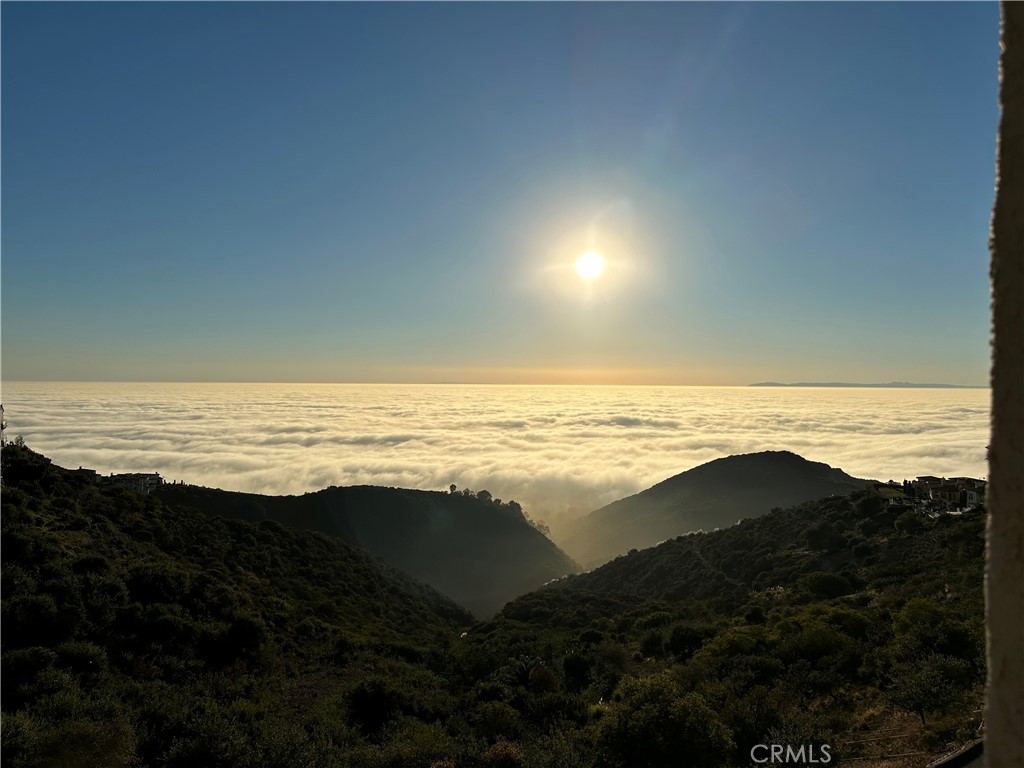 https://media.crmls.org/medias/168060a8-1475-4c9e-a24e-5cb720607482.jpg?preset=X-Large