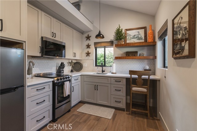 Detail Gallery Image 27 of 33 For 2289 Stearnlee Ave, Long Beach,  CA 90815 - 3 Beds | 3 Baths