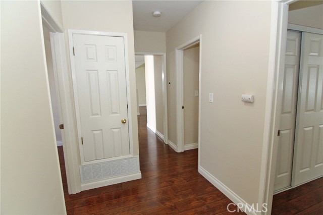 Detail Gallery Image 12 of 24 For 9310 Crebs Ave, Northridge,  CA 91324 - 4 Beds | 2 Baths