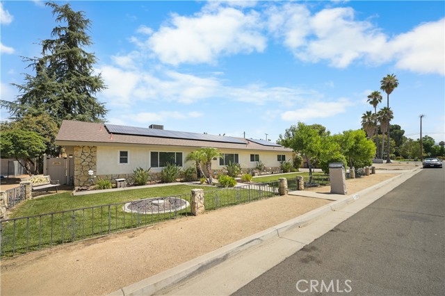Detail Gallery Image 3 of 43 For 3260 Vista Way, Hemet,  CA 92544 - 4 Beds | 2/1 Baths