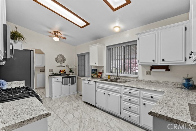 Detail Gallery Image 11 of 46 For 2526 Peach Tree, Hemet,  CA 92545 - 2 Beds | 2 Baths