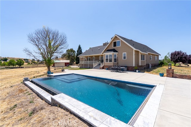 26 Deer View Lane, Templeton CA: https://media.crmls.org/medias/1683c3db-d6ac-4021-ab71-a8e12b505bc8.jpg