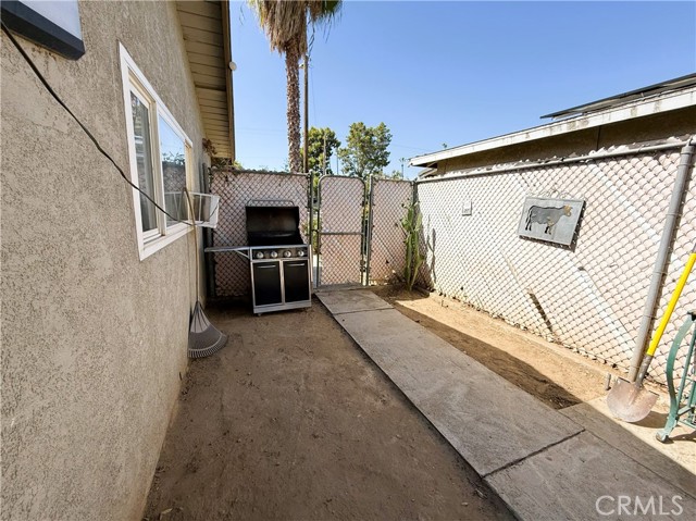 Detail Gallery Image 35 of 40 For 1320 White Ln, Bakersfield,  CA 93307 - 4 Beds | 2 Baths