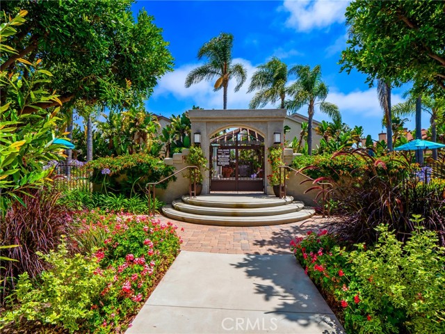 4752 Tiara Drive, Huntington Beach CA: https://media.crmls.org/medias/168588ff-ac10-4d25-969b-a609fee13bf4.jpg