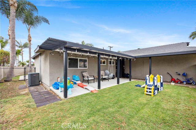 Detail Gallery Image 10 of 40 For 19071 Suva Ln, Huntington Beach,  CA 92646 - 4 Beds | 2 Baths
