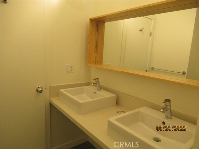 656 Rosecrans Avenue, Manhattan Beach, California 90266, 3 Bedrooms Bedrooms, ,1 BathroomBathrooms,Residential,Sold,Rosecrans,SB22143414